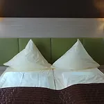 Rhoenblick - Restaurant - Countrypub Hotel Petersberg (Hessen)