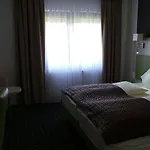 Rhoenblick - Restaurant - Countrypub 3* Petersberg (Hessen)