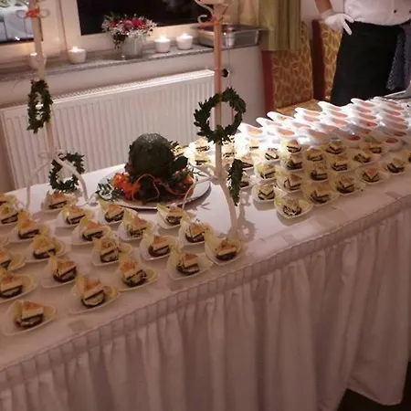 Rhoenblick - Restaurant - Countrypub Hotel Petersberg (Hessen)